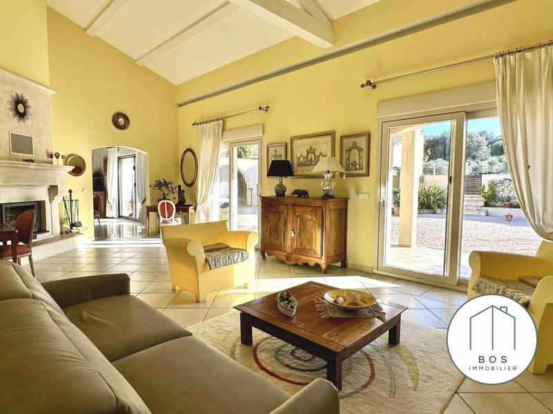 Villa - 296 m² - 6 pièces