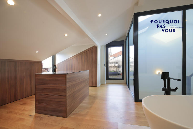 Maison - 210 m² - 6 pièces