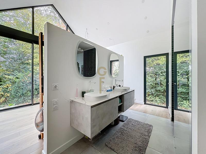 Maison - 245 m² - 9 pièces