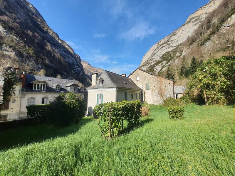 Propriété - 420 m² - 8 pièces