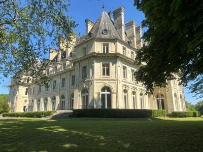 Manoir - 5 900 m² - 85 pièces