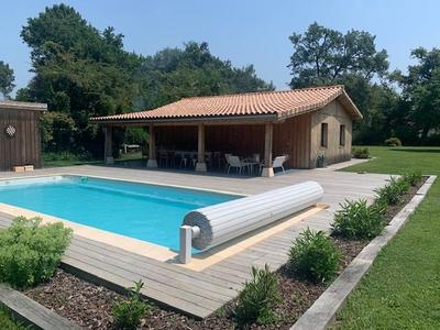 Maison - 240 m² - 10 pièces