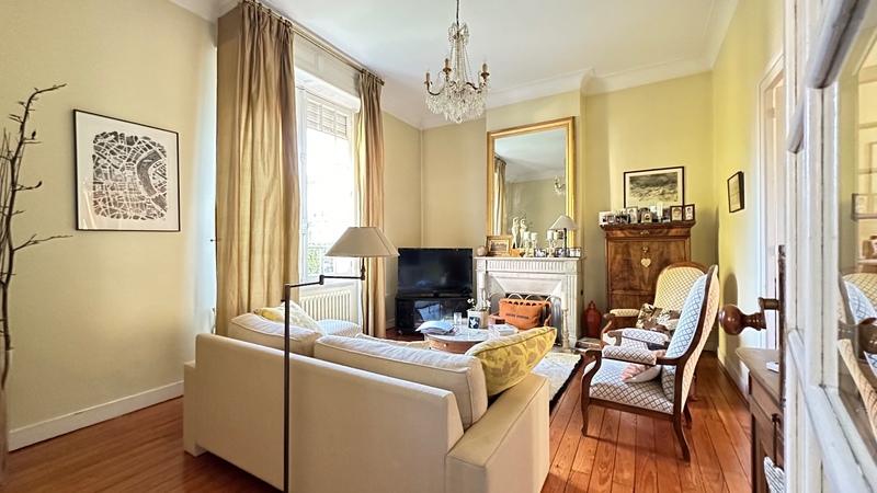 Maison bourgeoise - 200 m² - 9 pièces