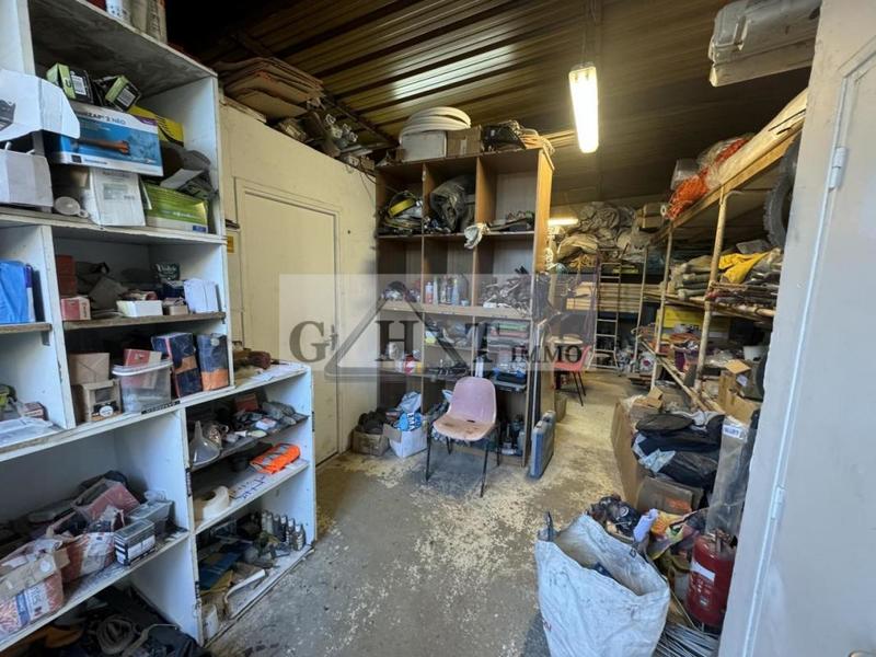 Entrepôt - 180 m²