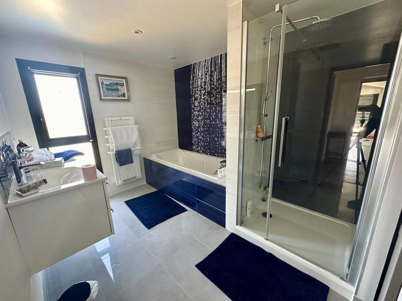 Propriété - 270 m² - 6 pièces