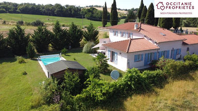 Maison - 211 m² - 5 pièces