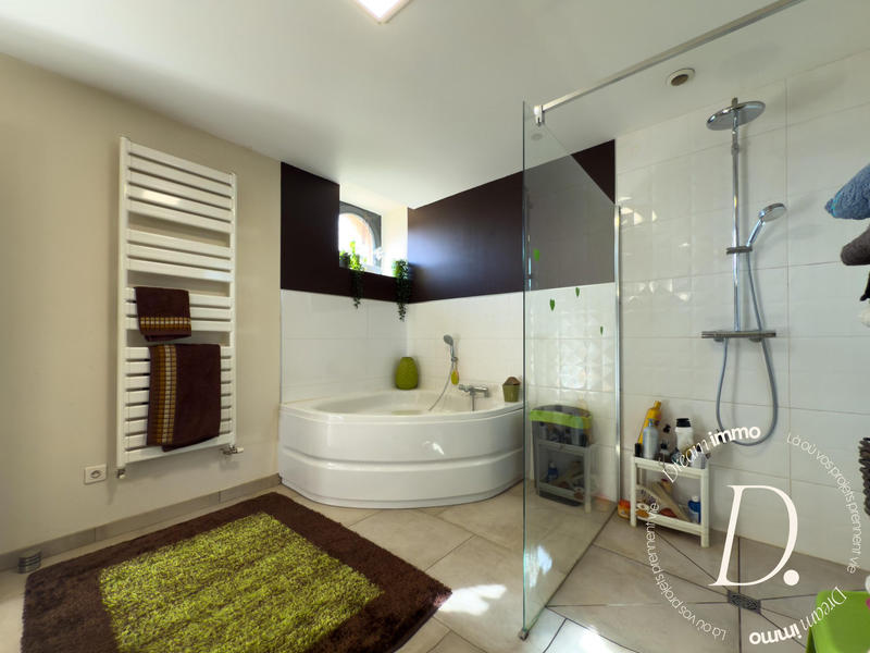 Maison - 260 m² - 7 pièces