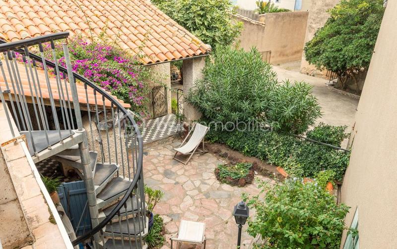 Demeure - 201 m² - 8 pièces