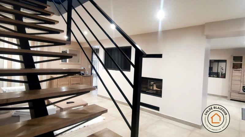 Maison - 290 m² - 9 pièces