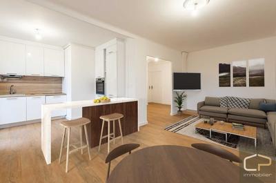 Appartement ancien - 75 m² - 4 pièces