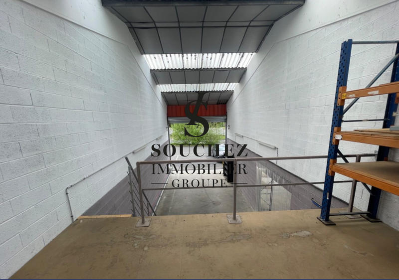 Entrepôt - 185 m²