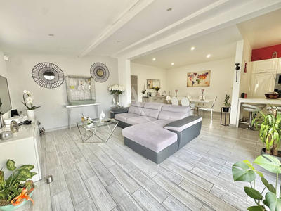 Maison - 93 m² - 5 pièces