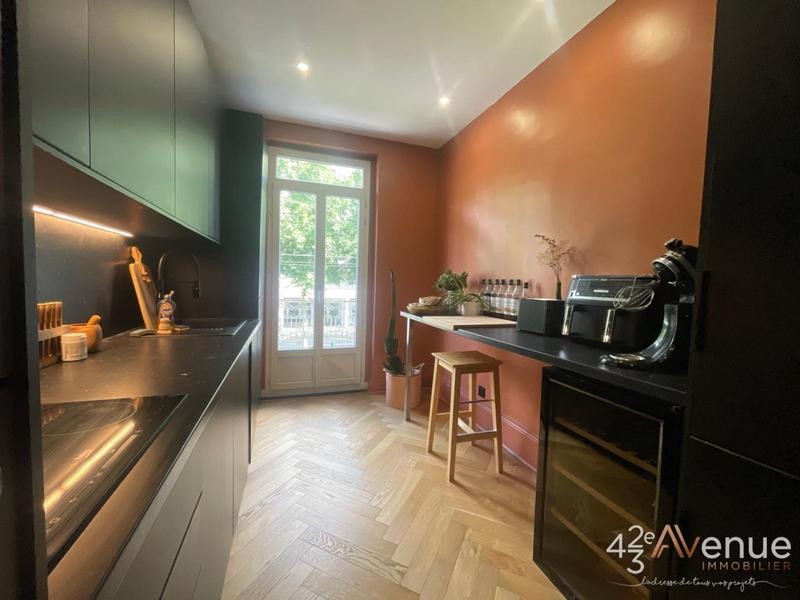 Appartement - 93 m² - 4 pièces