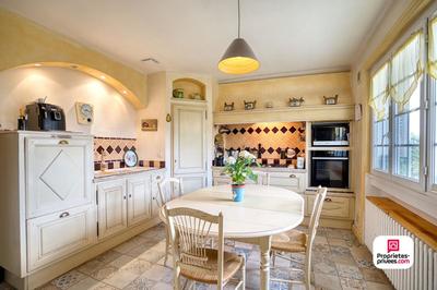 Maison - 231 m² - 8 pièces