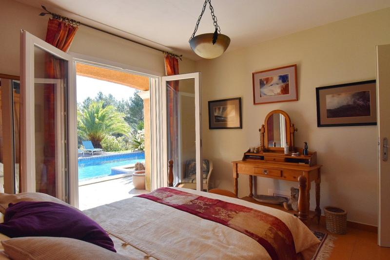 Villa - 235 m² - 6 pièces