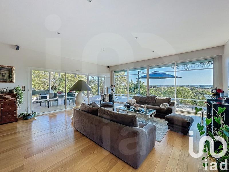 Maison - 245 m² - 7 pièces