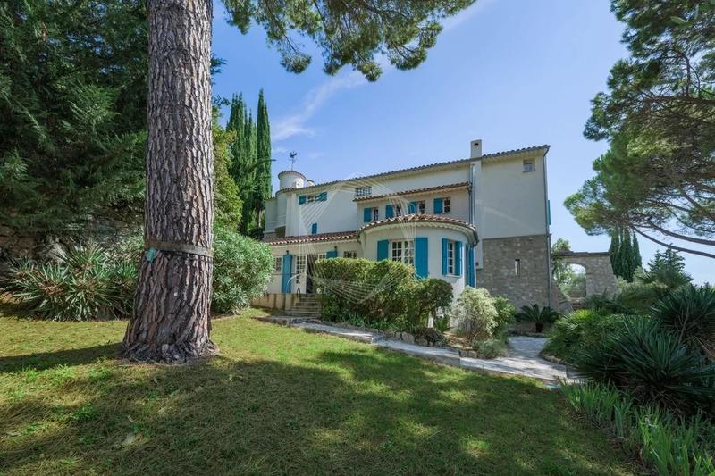 Appartement - 259 m² - 9 pièces