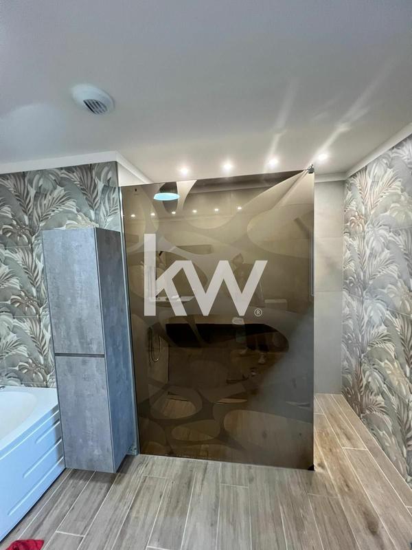 Maison contemporaine - 201 m² - 9 pièces