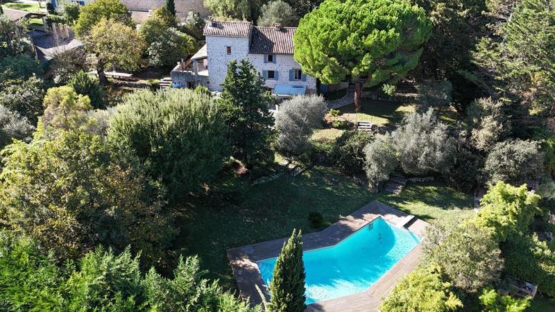 Mas - 258 m² - 8 pièces