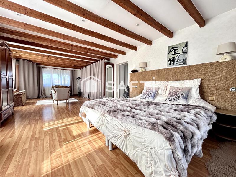 Maison - 240 m² - 5 pièces