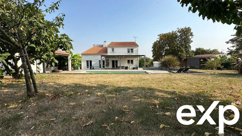 Maison - 307 m² - 10 pièces