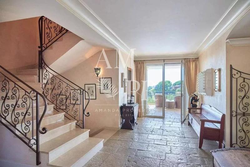 Maison - 250 m² - 6 pièces