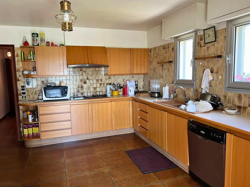 Maison - 221 m² - 5 pièces