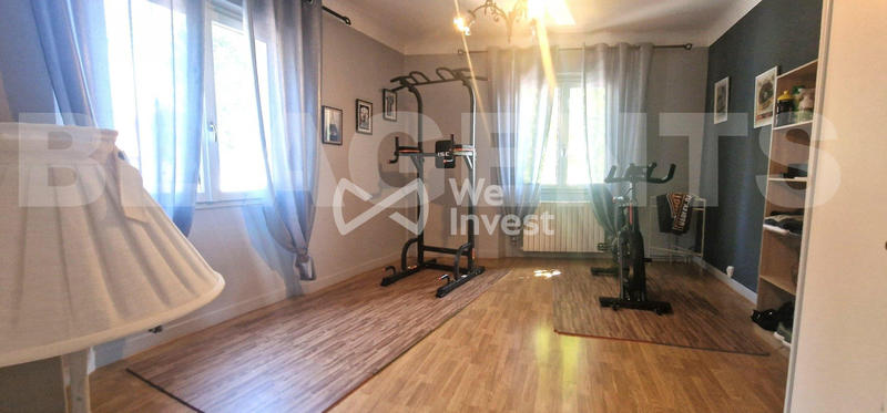 Maison - 220 m² - 7 pièces