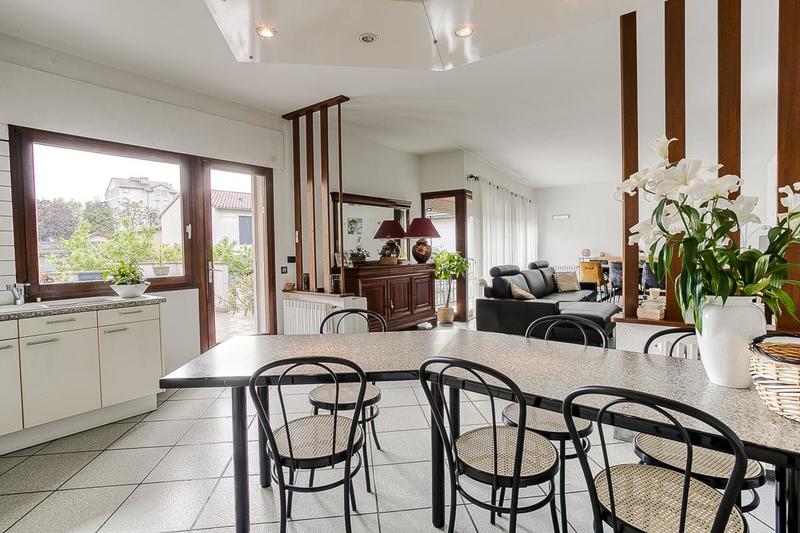 Appartement - 162 m² - 6 pièces