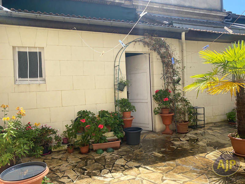 Maison - 220 m² - 8 pièces