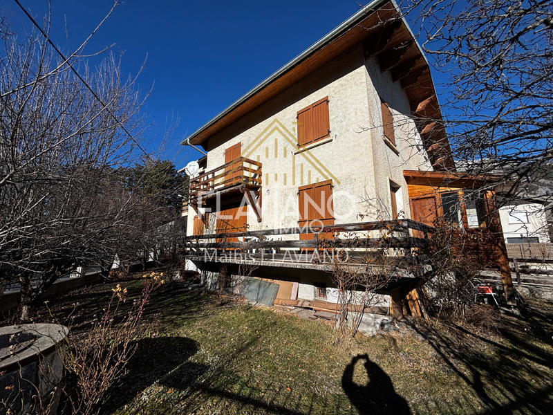 Maison - 234 m² - 11 pièces