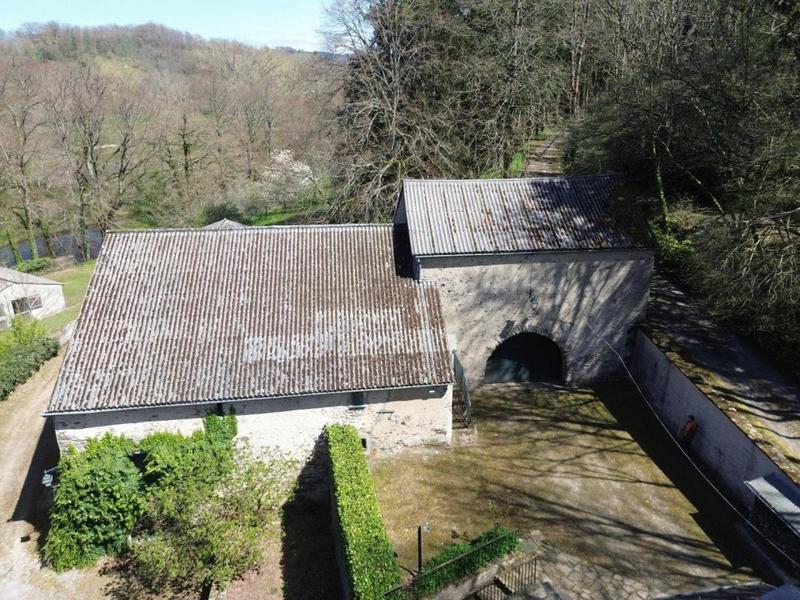 Maison - 941 m² - 26 pièces