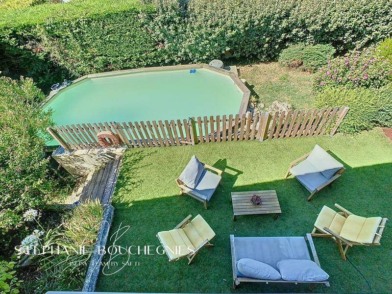 Maison - 223 m² - 10 pièces