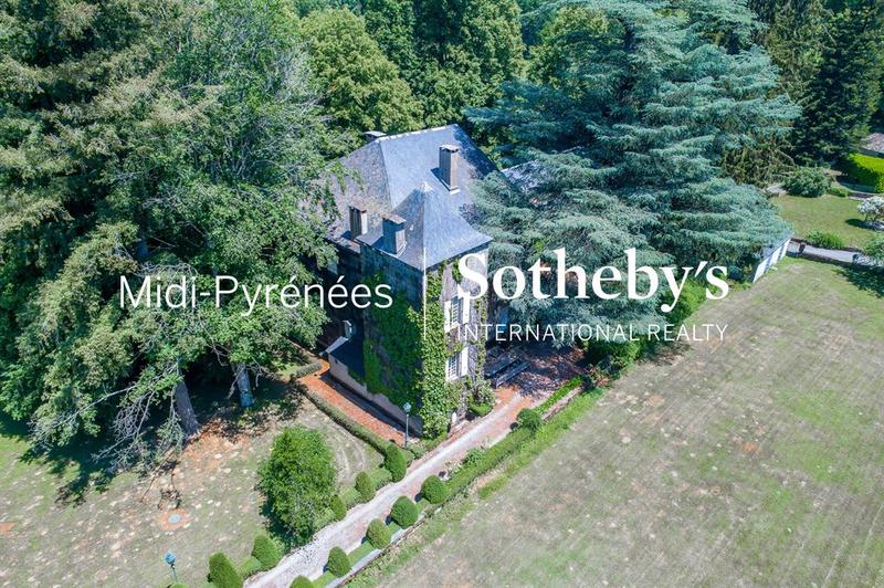 Manoir - 1 000 m² - 28 pièces