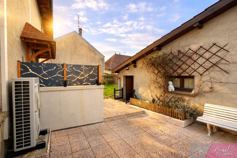 Maison - 287 m² - 10 pièces