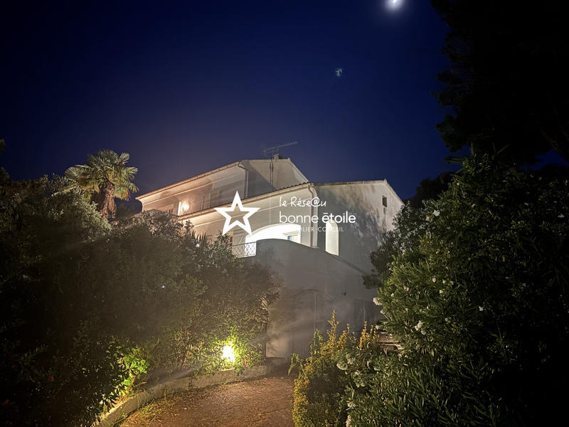 Maison - 250 m² - 8 pièces