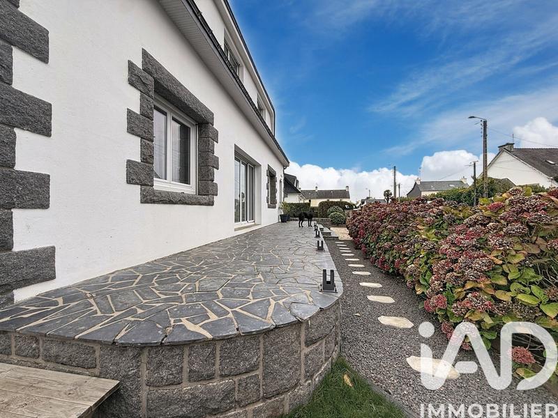 Maison - 202 m² - 7 pièces