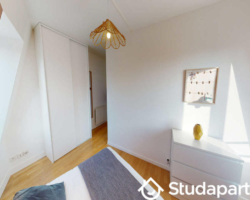 Chambre - 80 m² - 1 pièce