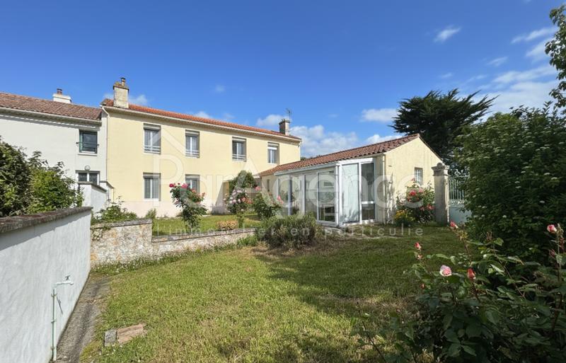 Maison - 163 m² - 8 pièces