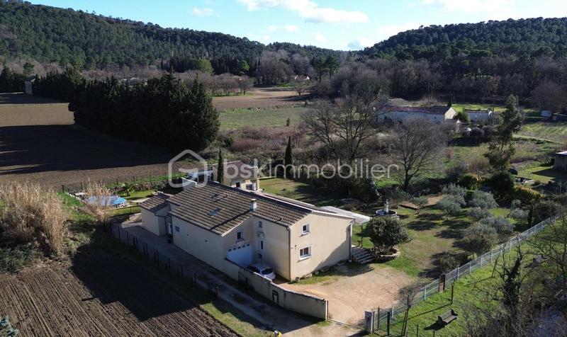 Propriété - 260 m² - 11 pièces