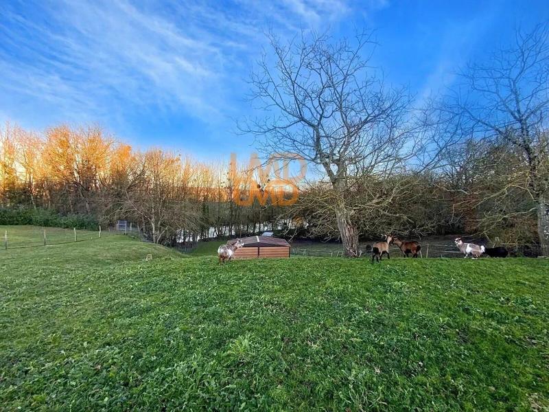 Maison - 247 m² - 5 pièces