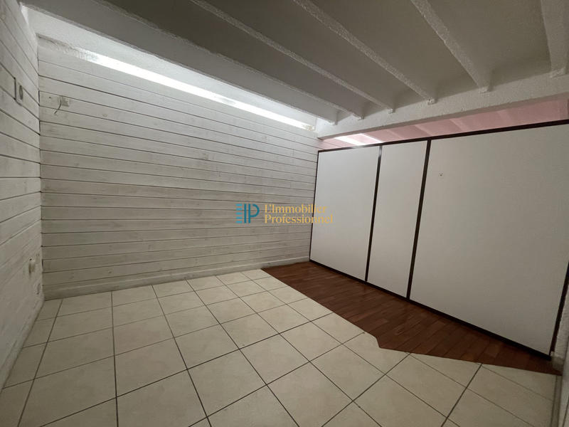 Local commercial - 143 m² - 2 pièces