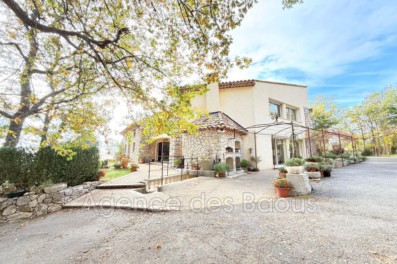 Maison - 222 m² - 6 pièces