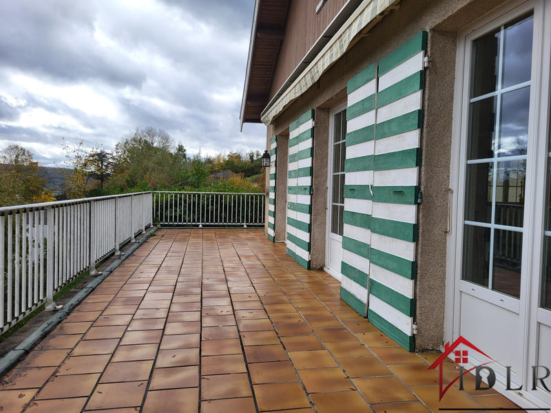 Maison - 235 m² - 8 pièces