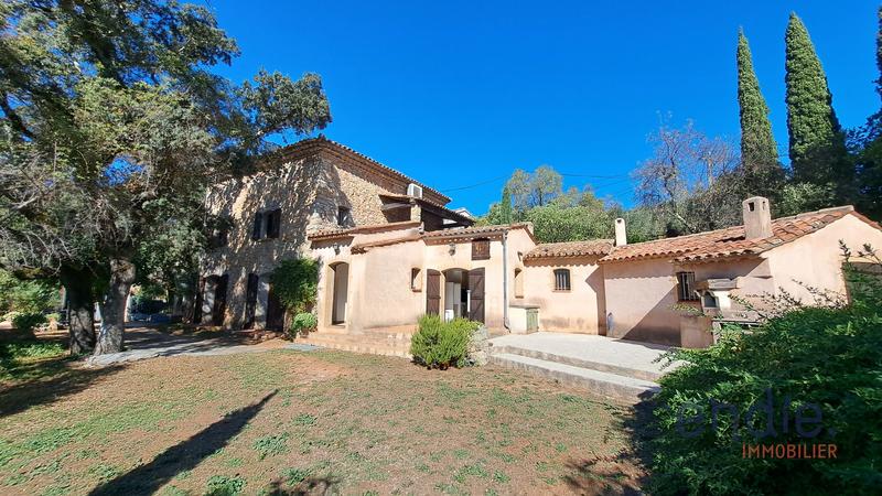 Maison - 180 m² - 5 pièces