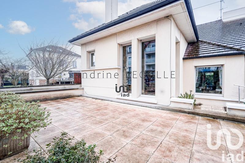 Maison - 448 m² - 9 pièces