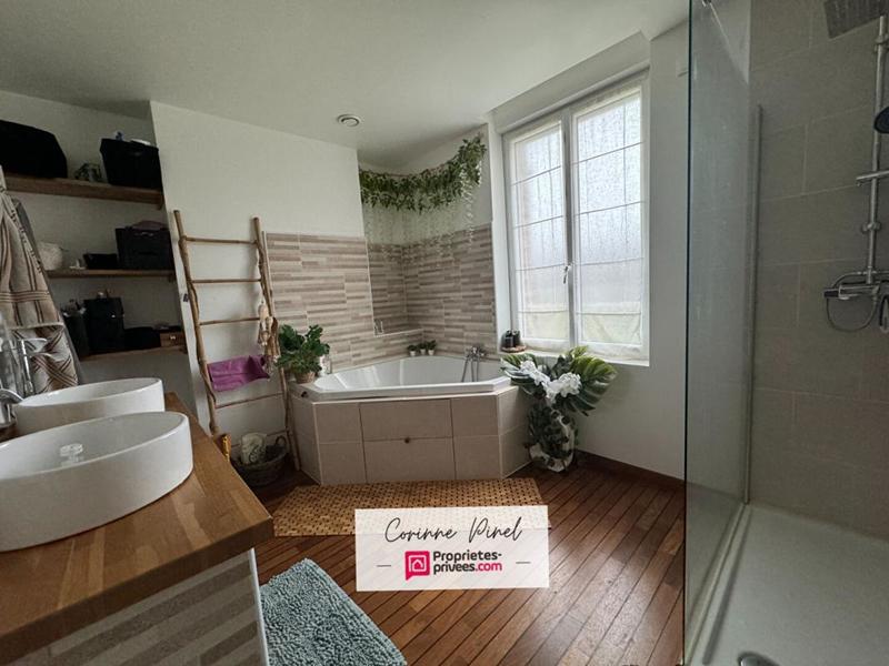 Maison - 222 m² - 8 pièces