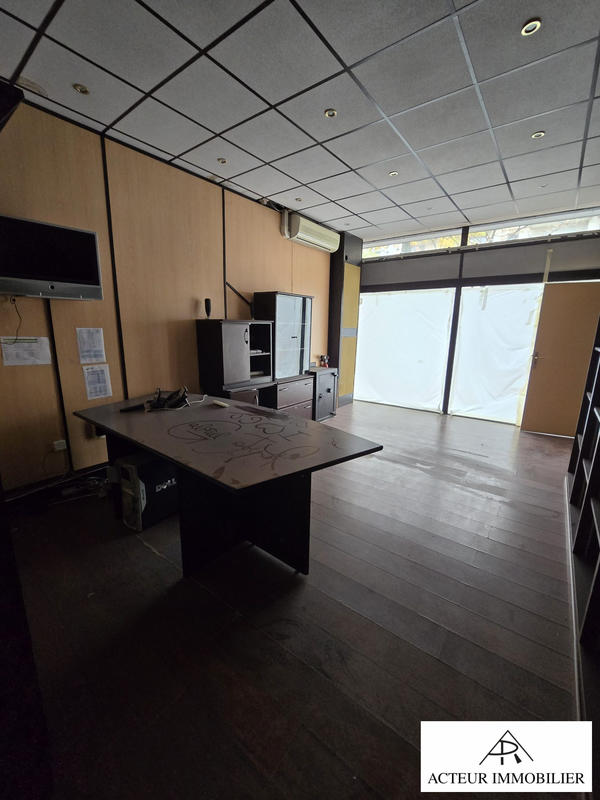 Local commercial - 200 m² - 4 pièces