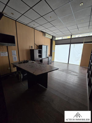 Local commercial - 200 m² - 4 pièces