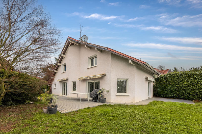 Maison - 180 m² - 8 pièces